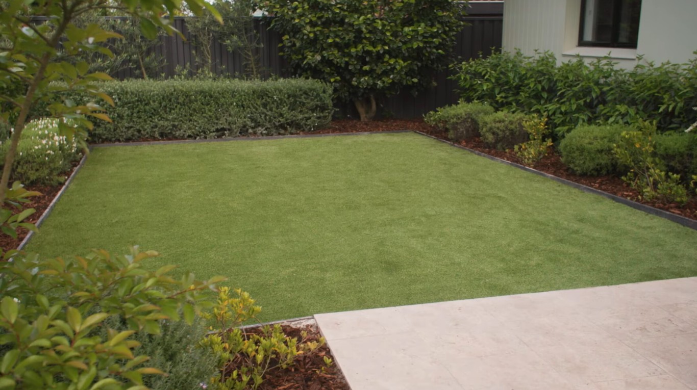 Perfect mud-free artificial grass lawn in Pittsburg, CA backyard